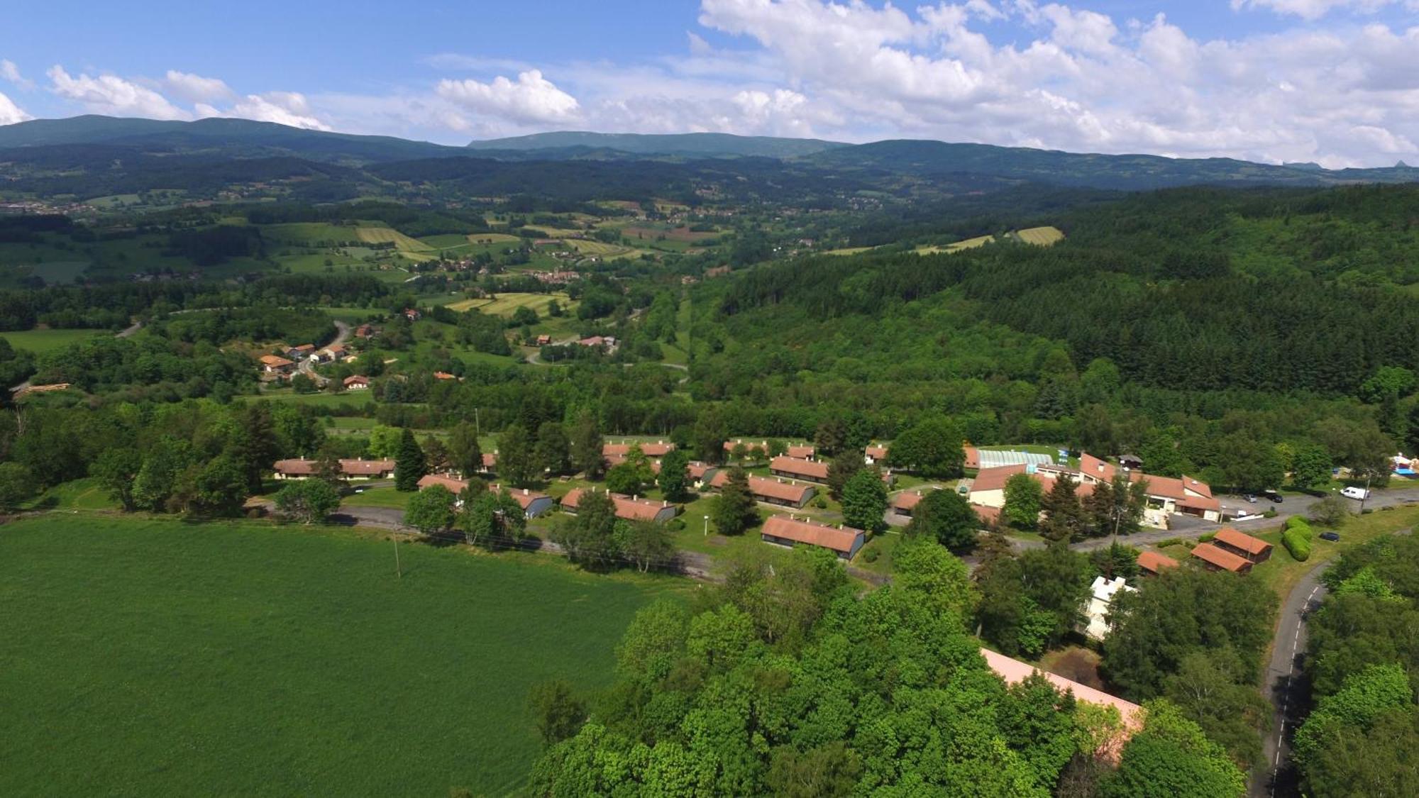 Vvf Villages « Les Monts Du Forez » Saint-Jean-La-Vetre Экстерьер фото